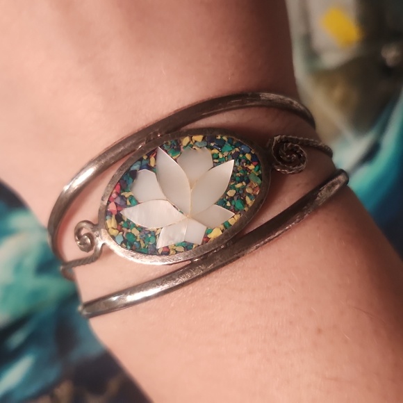 Mainly clip earings - Picture 4 of 16